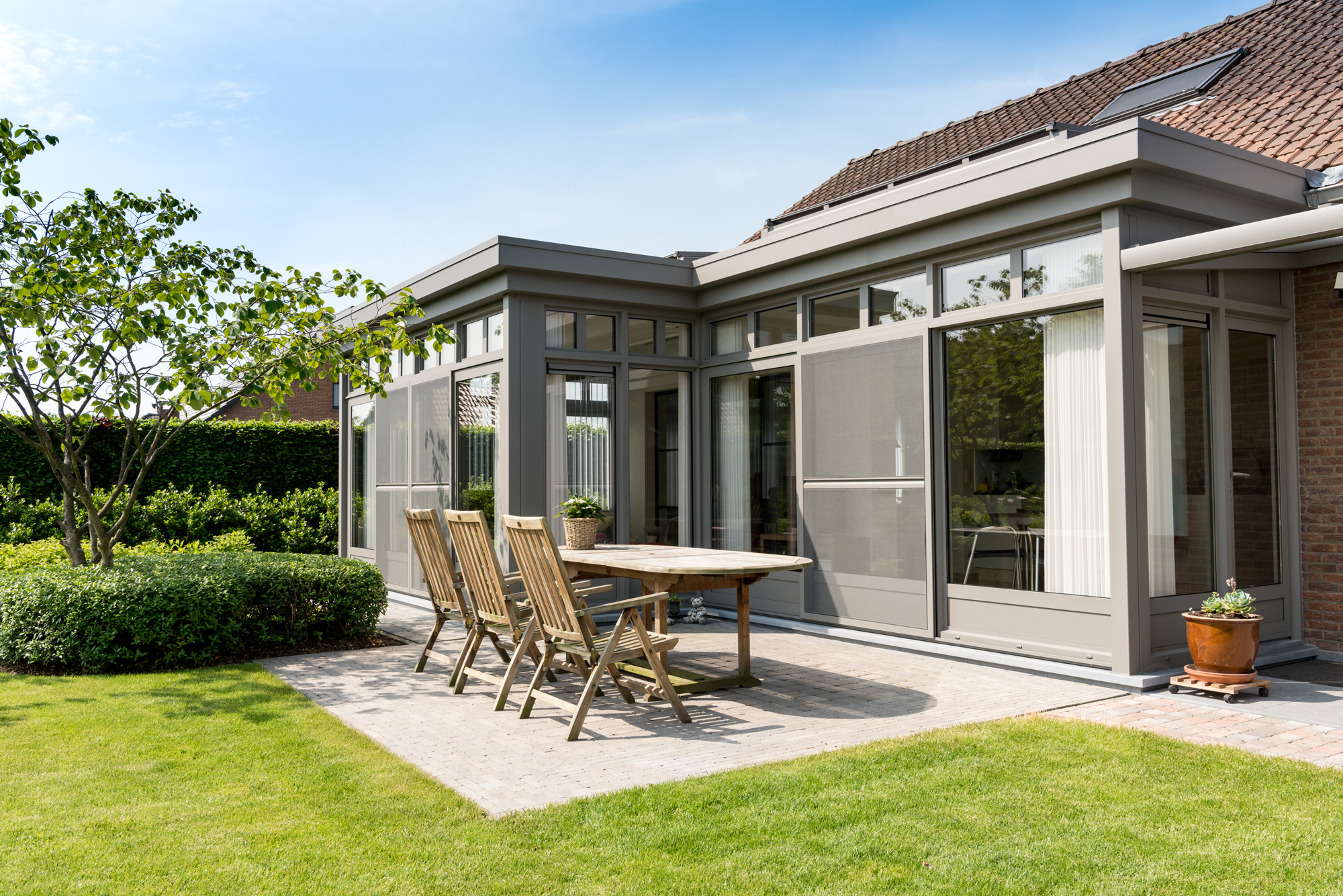 Bruvo - Hoe houd ik de warmte buiten mijn veranda tijdens een hittegolf?